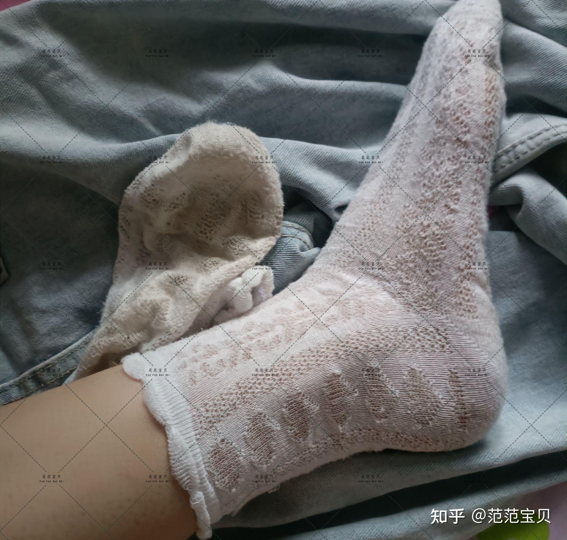 女生穿棉袜的脚有多好看? 