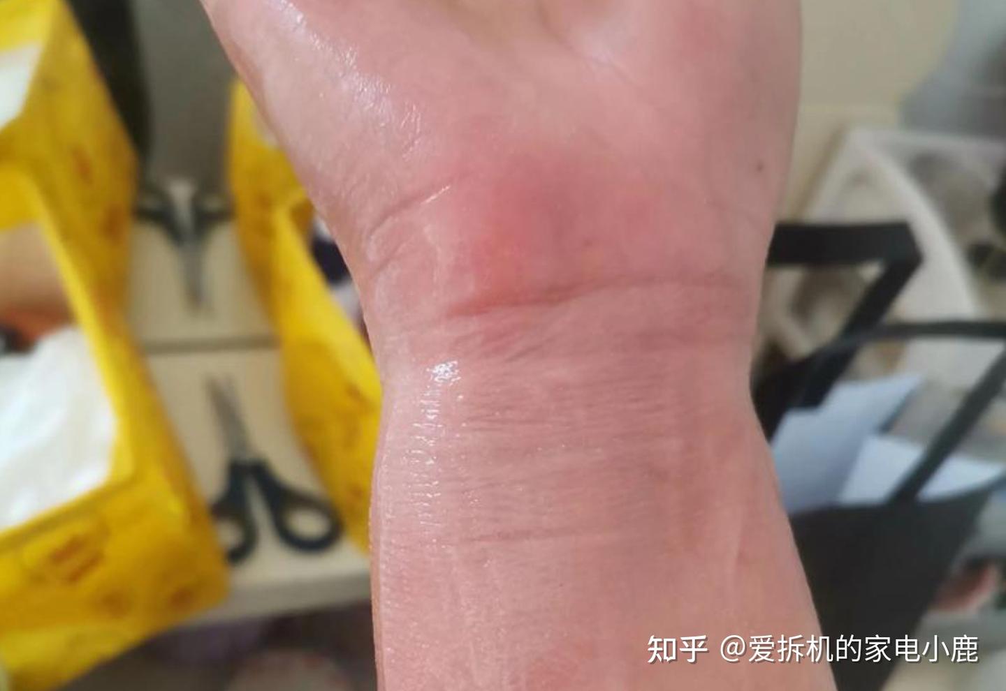 2026年了,你还在用挂烫机吗?实测4款热门机型告诉你:一吸即平、单手操作的吸烫机才更香!