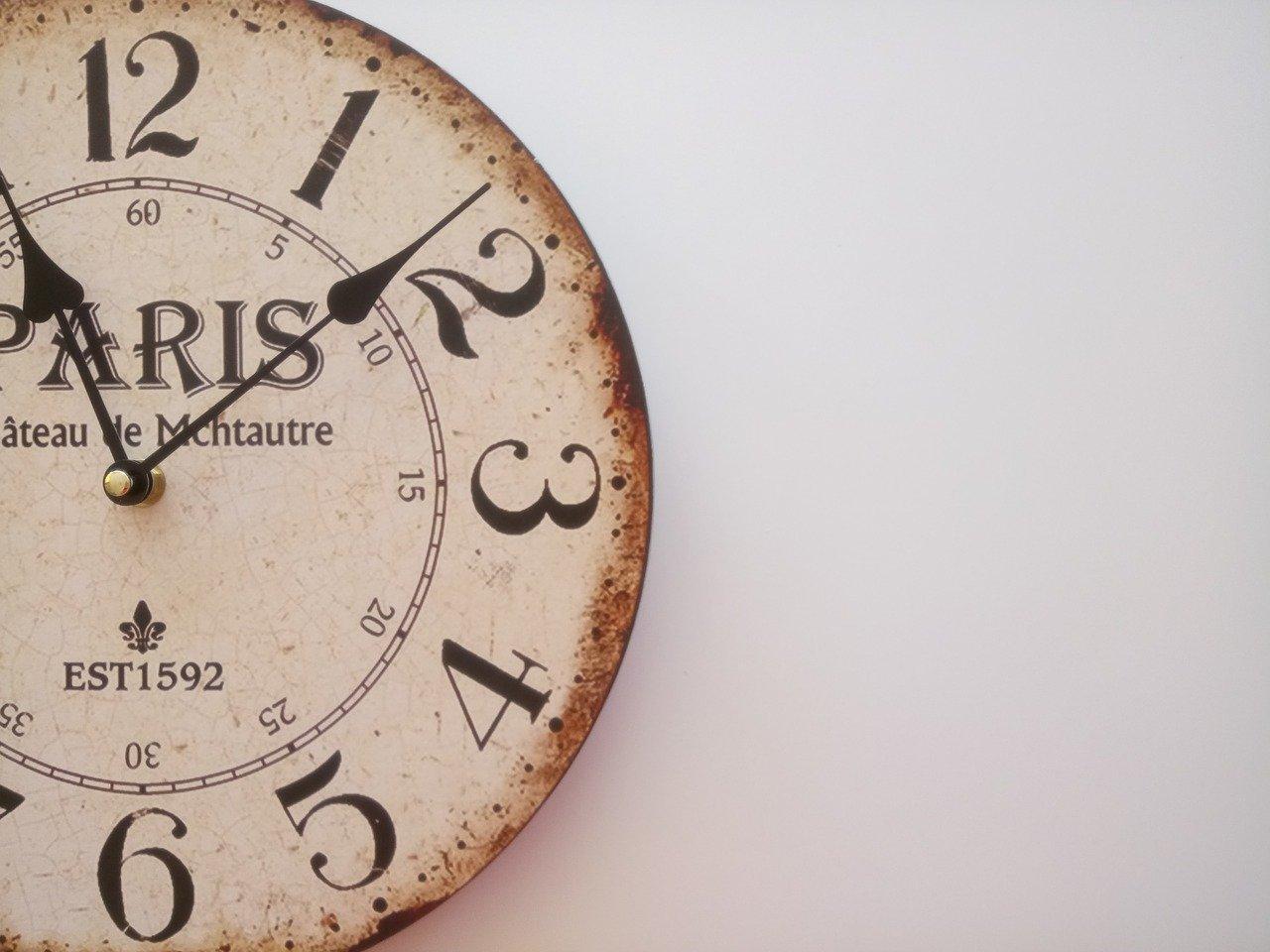 镜子如何往墙上固定