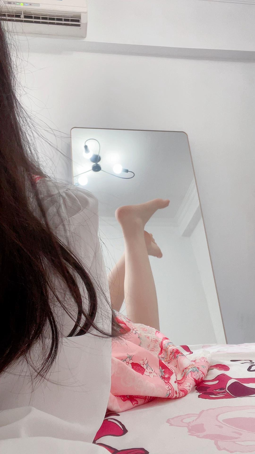 生活中有爱赤脚的女生吗?