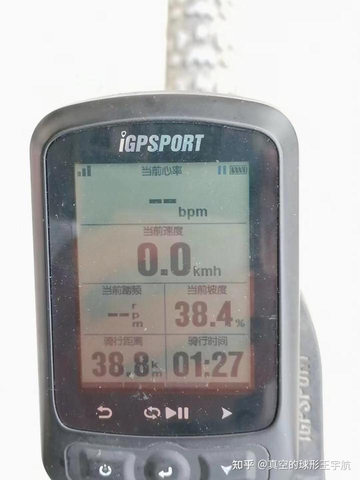 骑自行车上坡为什么比推着更累？