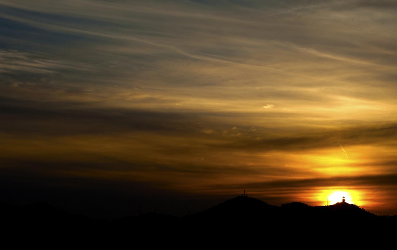 夕阳无限好，只是近黄昏的感慨