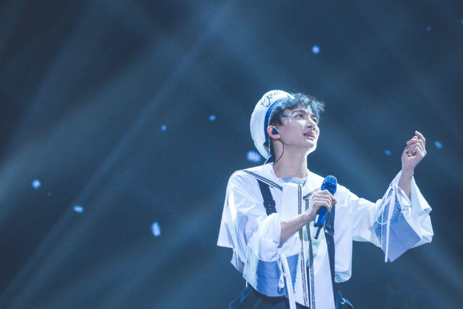 有周深的壁纸吗