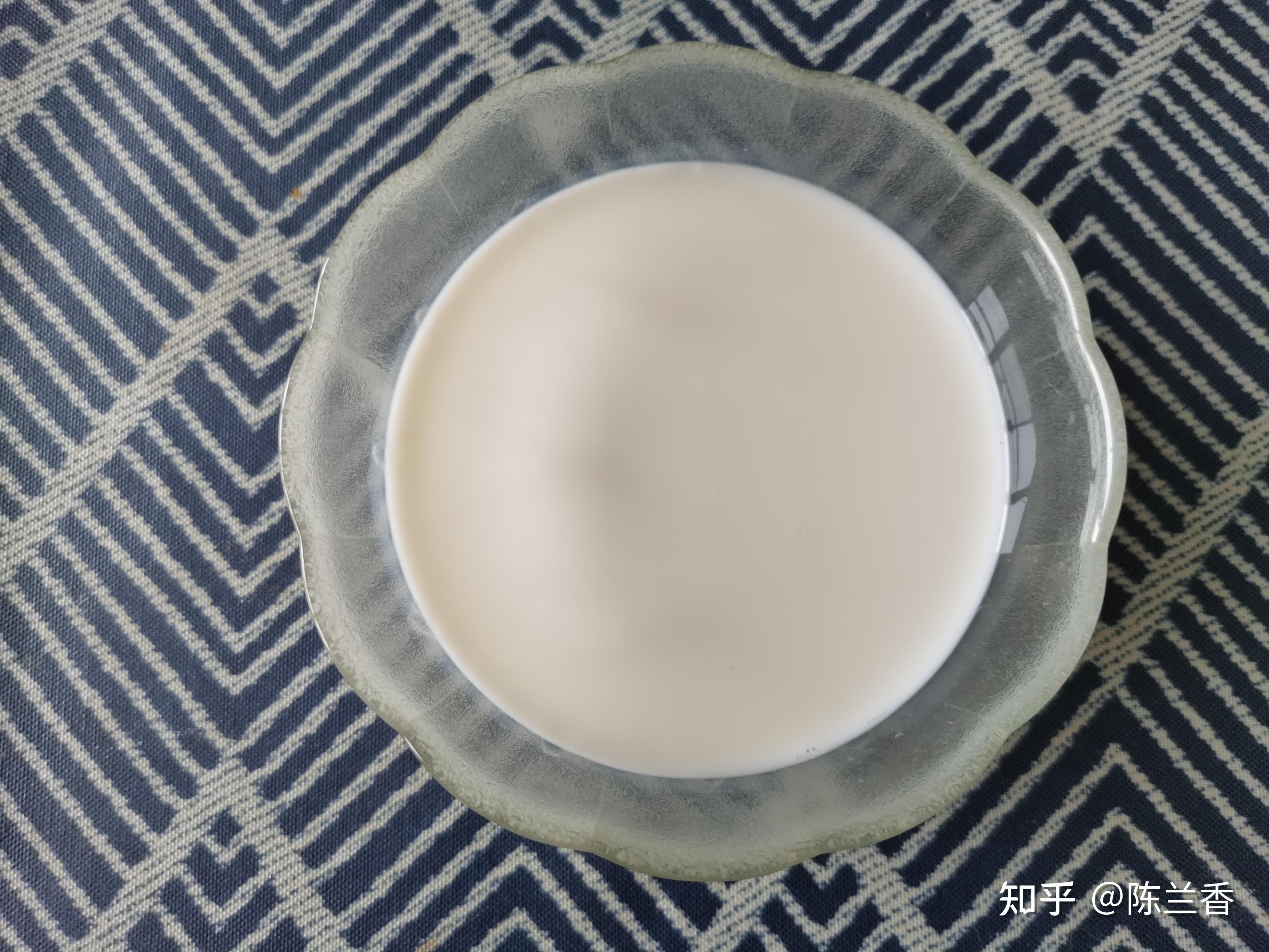 山姆未过期牛奶漂浮着白色结块是正常的吗为何会出现这种情况会对健康