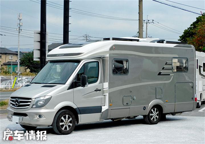 奔驰房车不一定都很豪华这款车设计就挺接地气一室一厅一卫