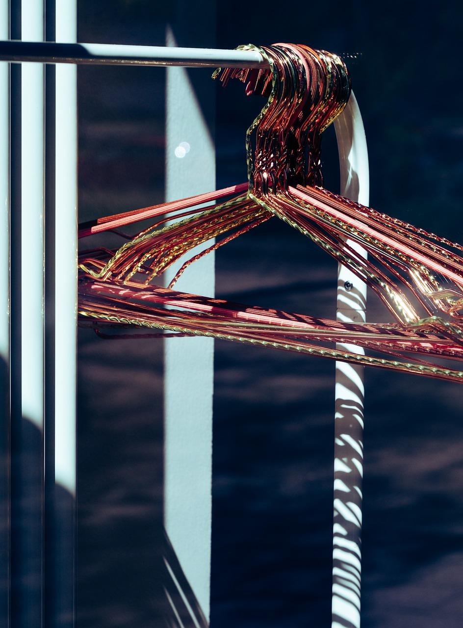 1. 皮衣去皱技巧