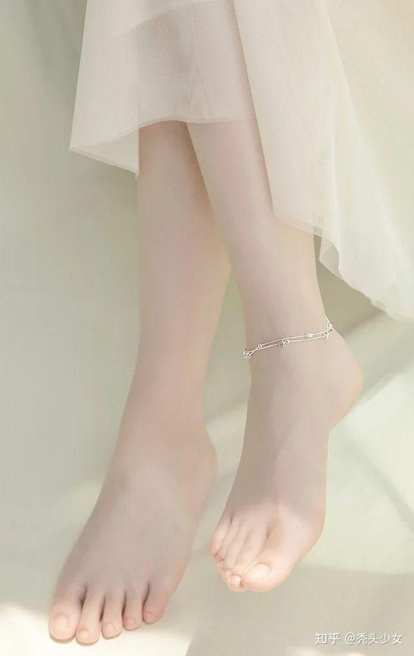 什么样的脚底脚型看上去比较好看