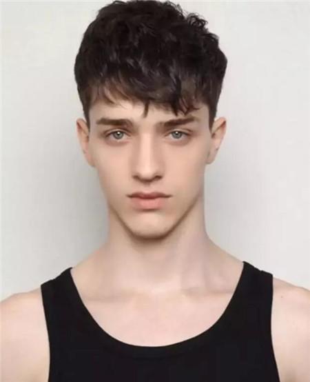 m字额高额头的男性该如何选择发型