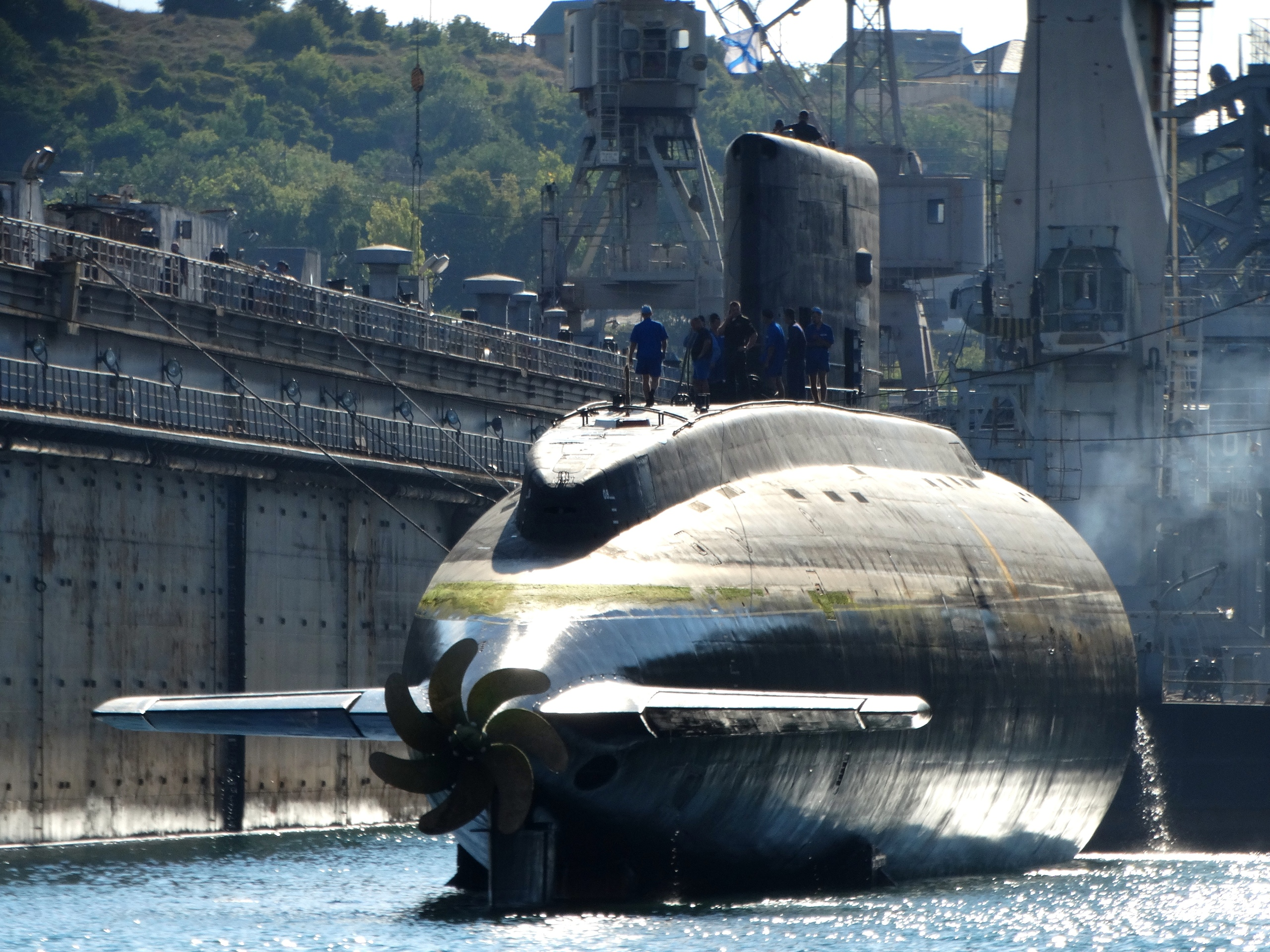 为什么大部分潜艇螺旋桨的桨叶数是单数