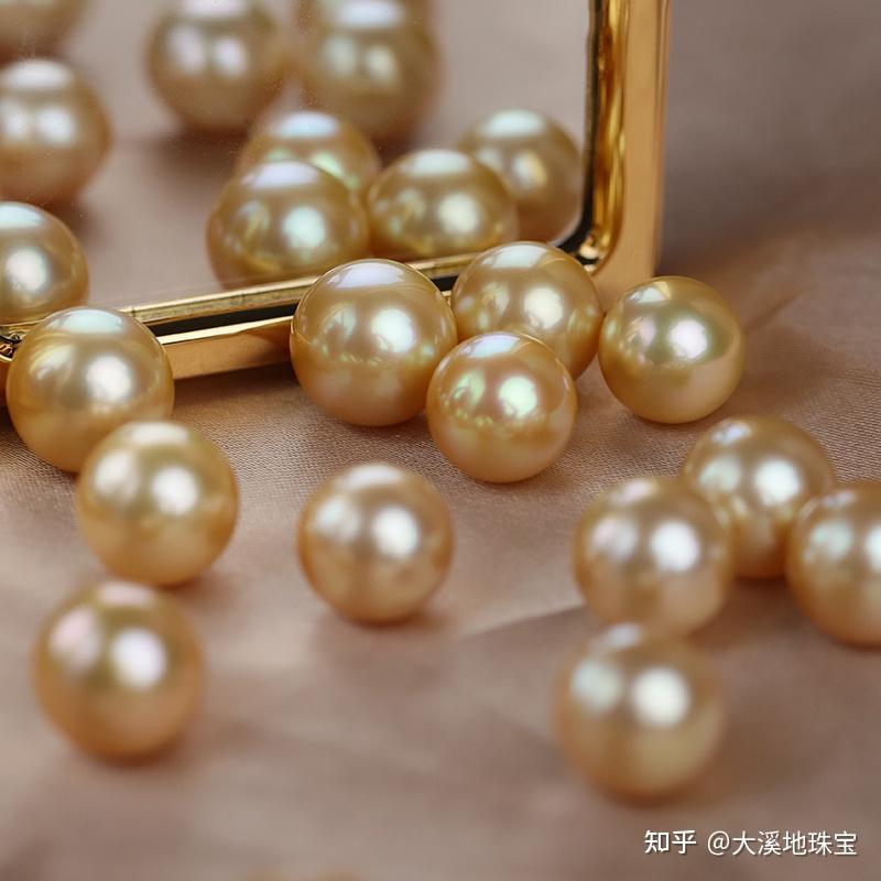 ブロ一チ南洋金珠 