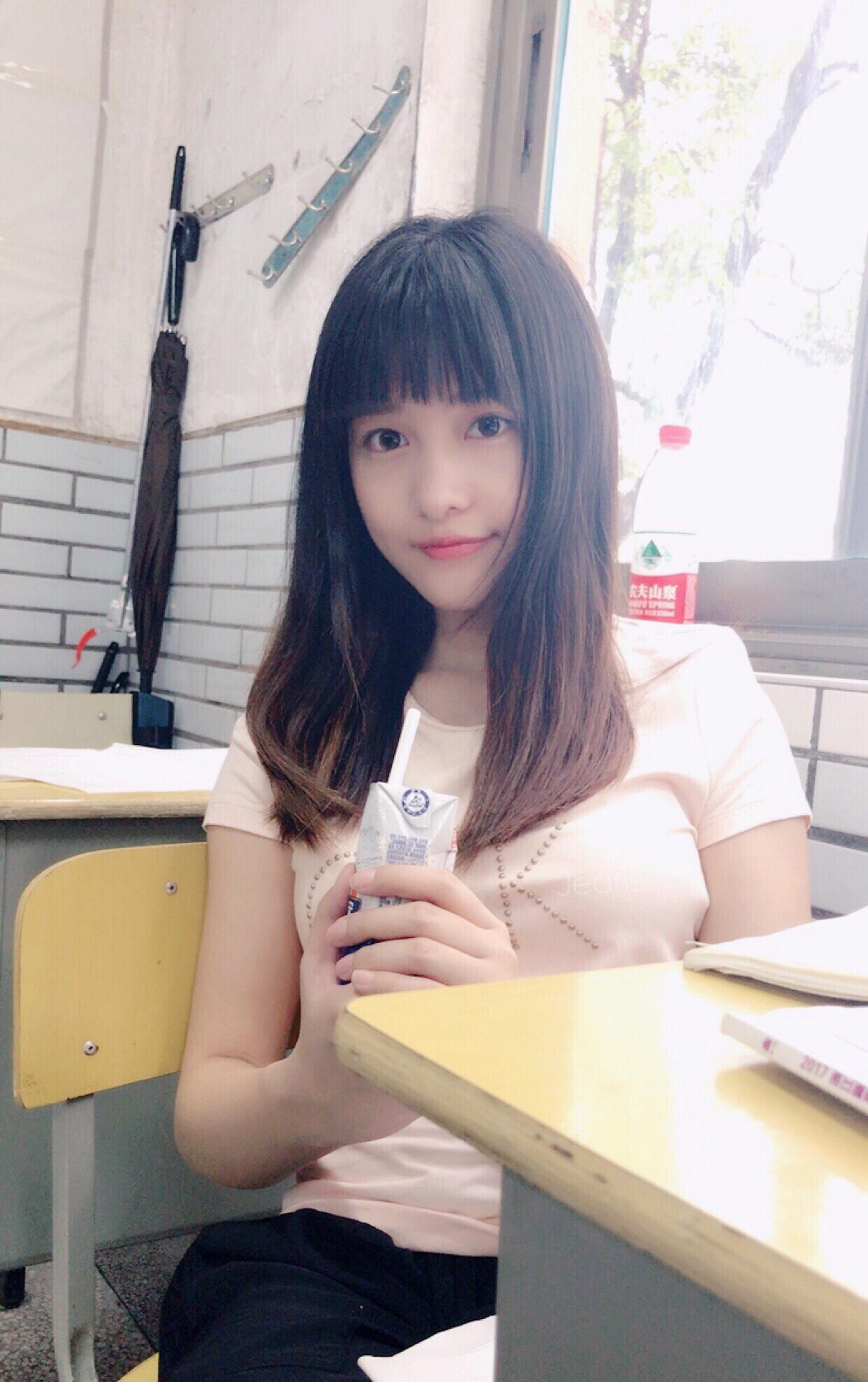 二十岁左右的女生怎么穿得可爱显得萌萌哒