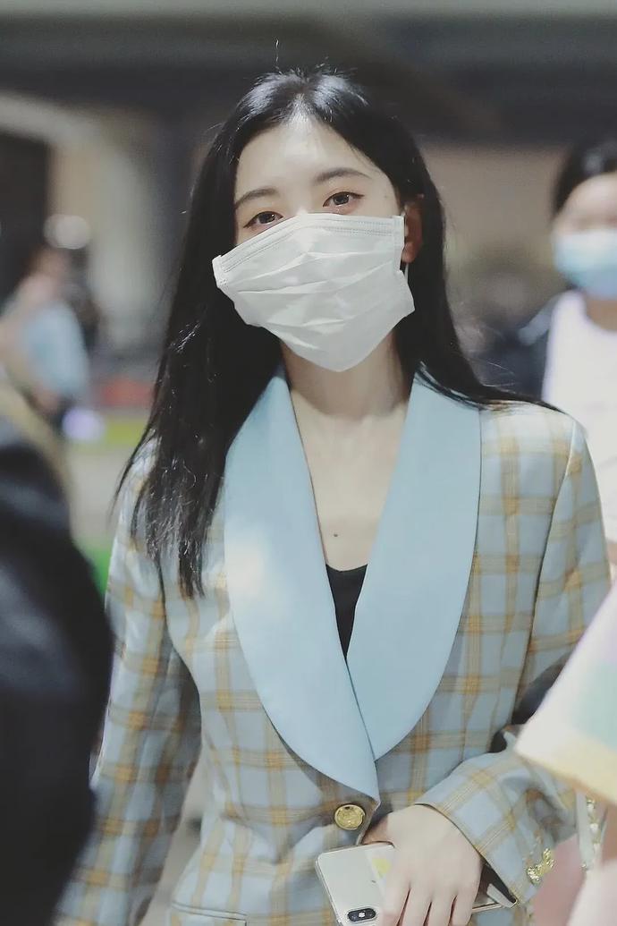 鞠婧祎全身上下没有一处是真的 鞠婧祎整容呀 对比 前后?