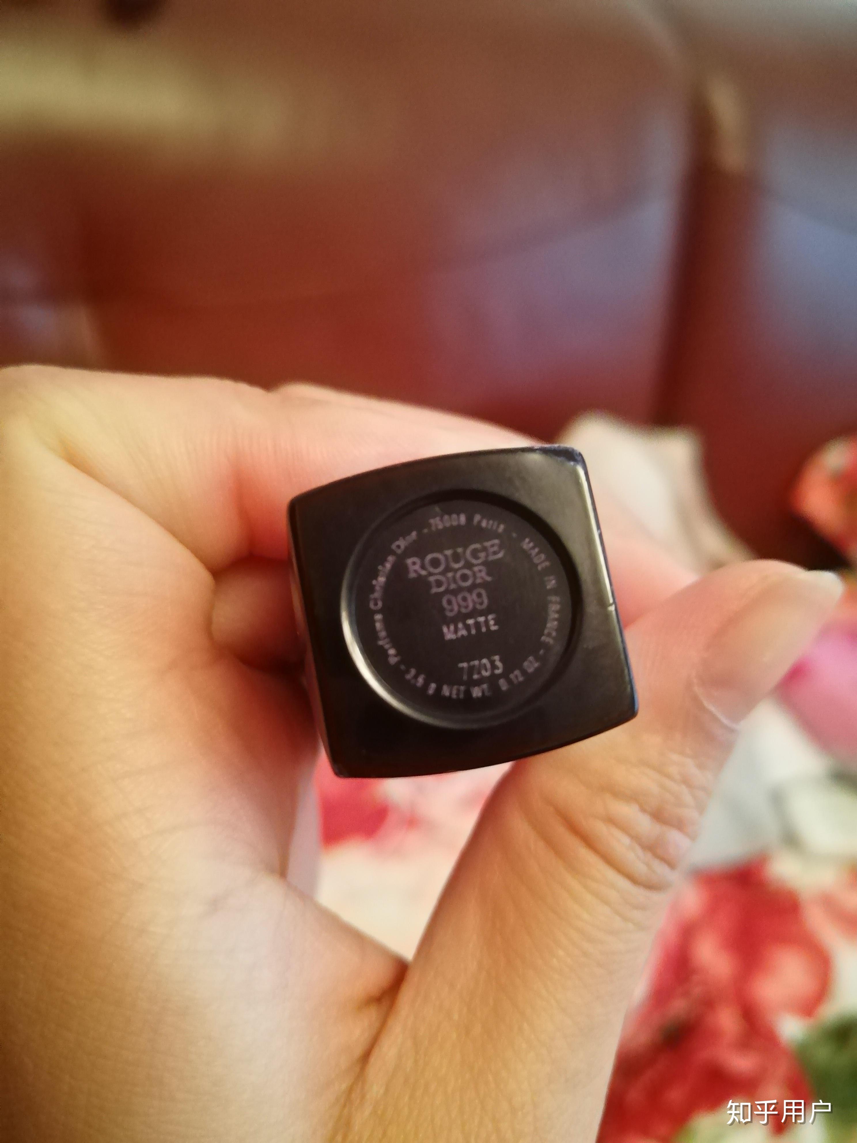 想问一下dior999哑光版底部是35还是35还有口红可以一直旋转吗