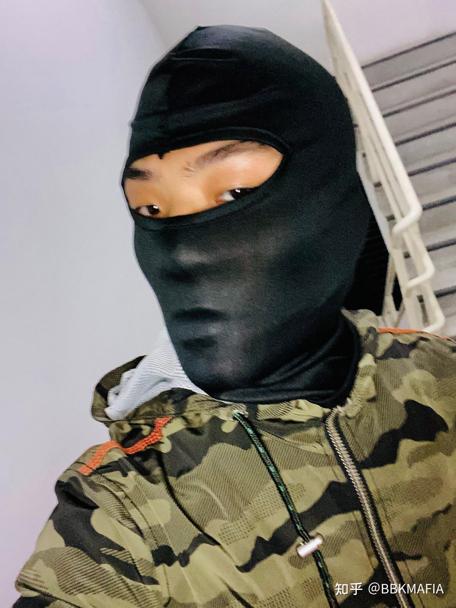 戴反恐头套在街上走一圈是什么体验