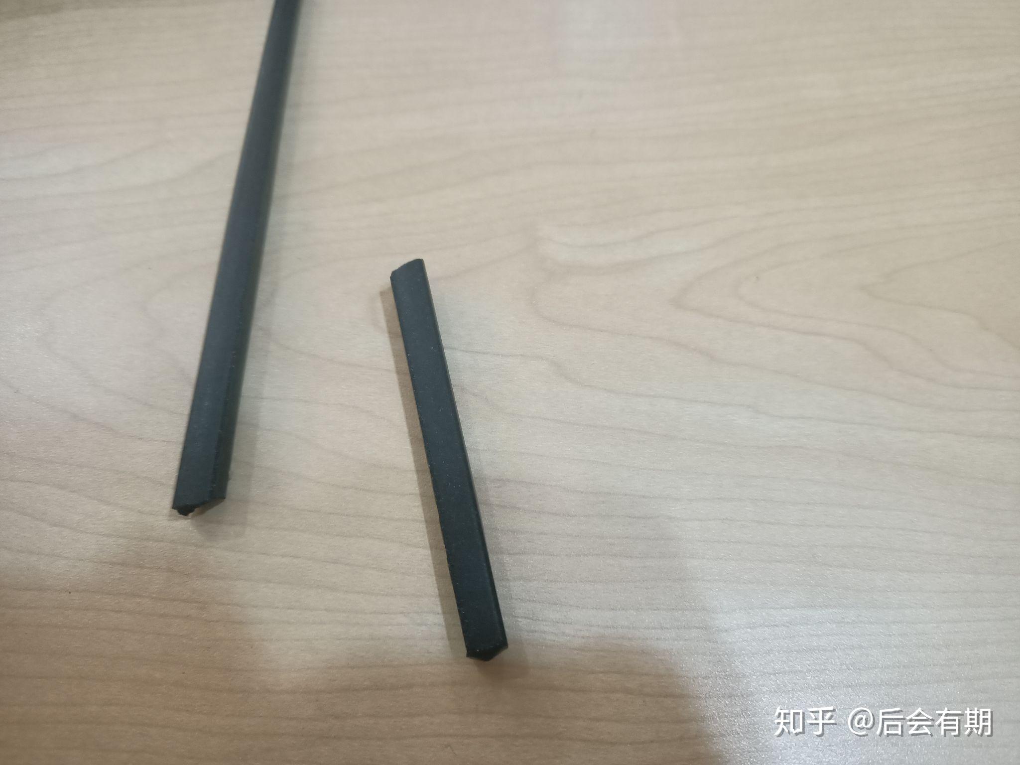 去外面学校食堂吃饭没怎么用力筷子断了