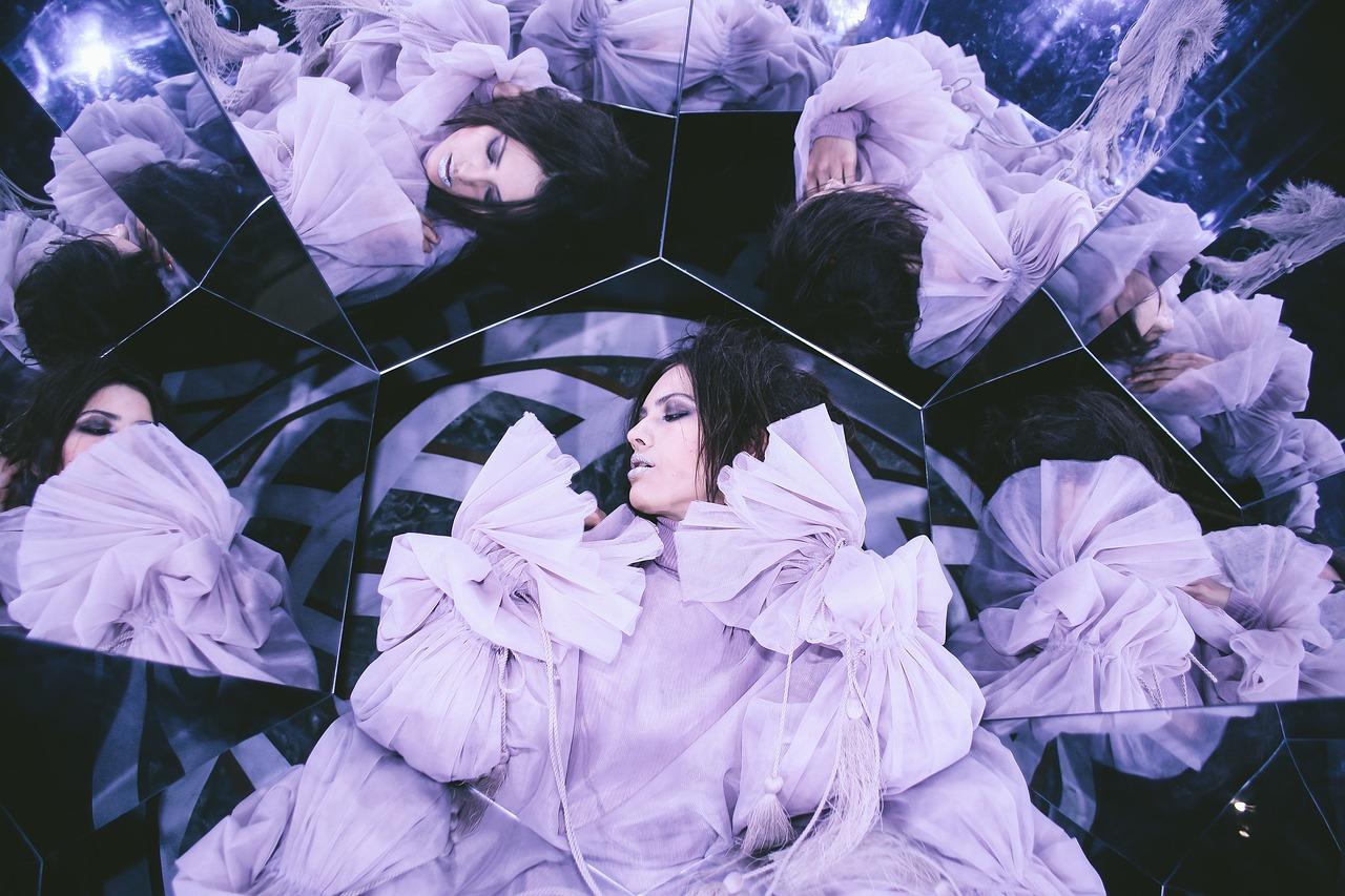 镜子如何能擦亮