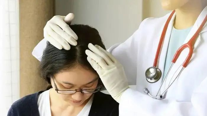 还在用植发来拯救发际线吗?全网最强治疗方式遭曝光,防脱育发无需手术!! - 知乎