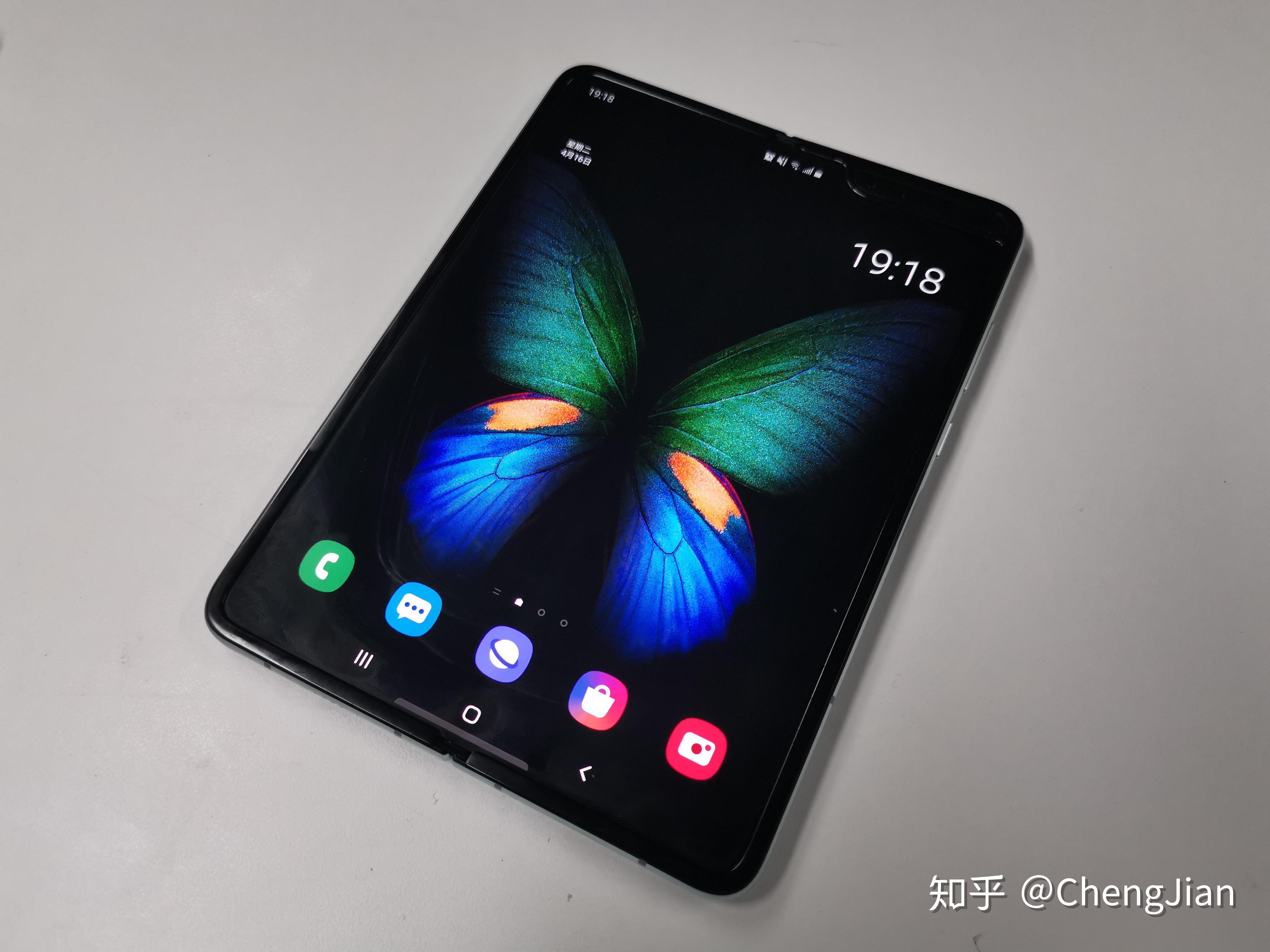 三星galaxyfold折叠屏手机的实际上手体验如何