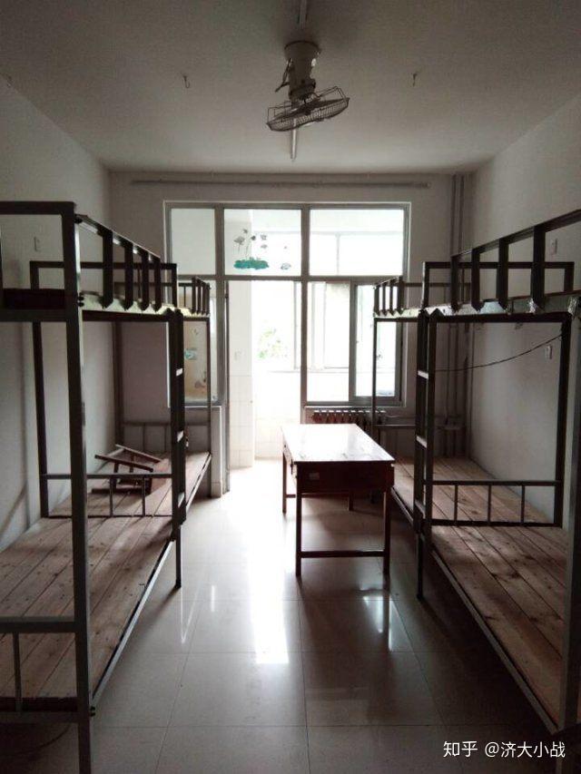 济南大学的宿舍条件如何?校区内有哪些生活设施?