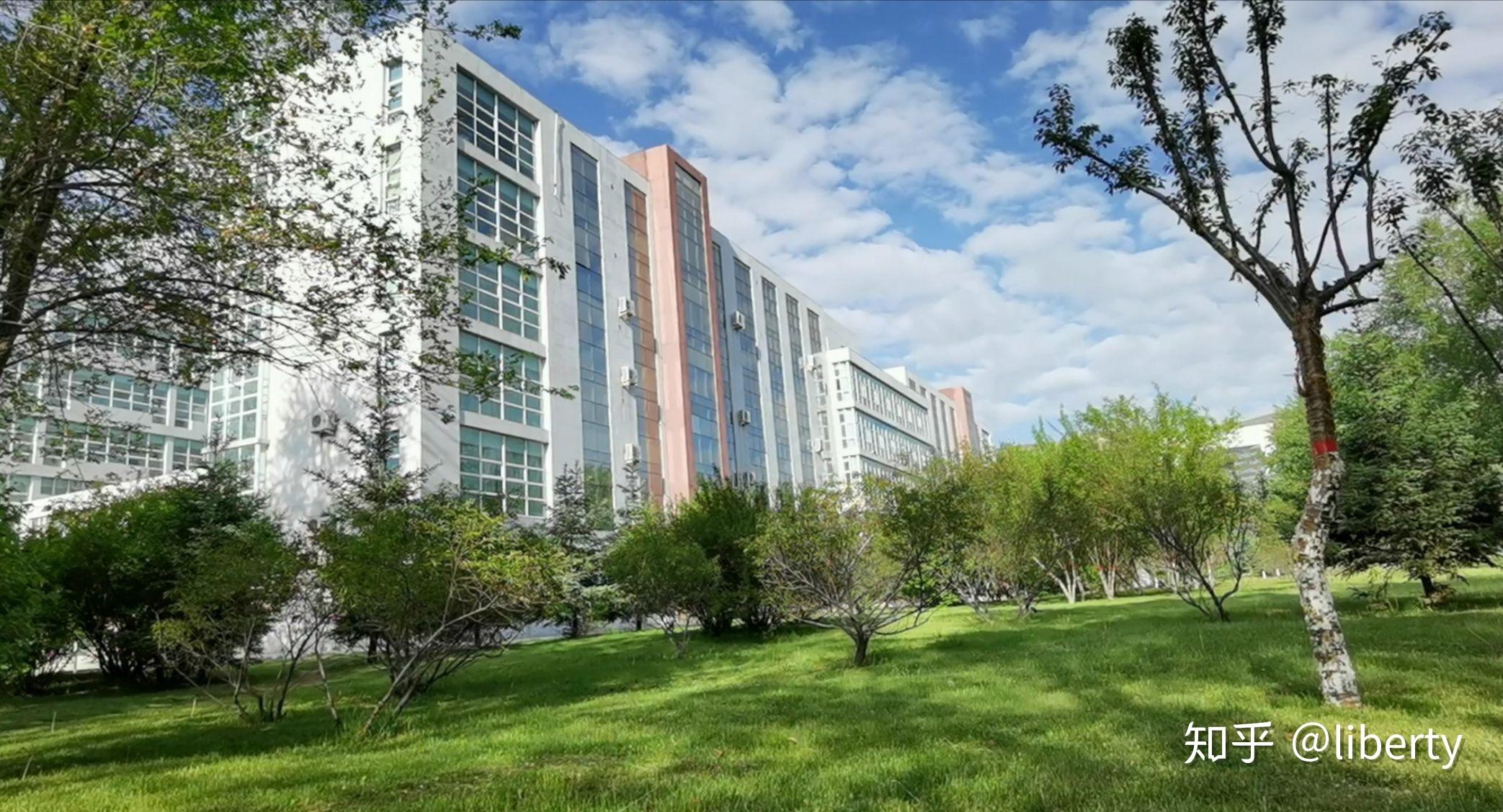 青海大学综合楼图片