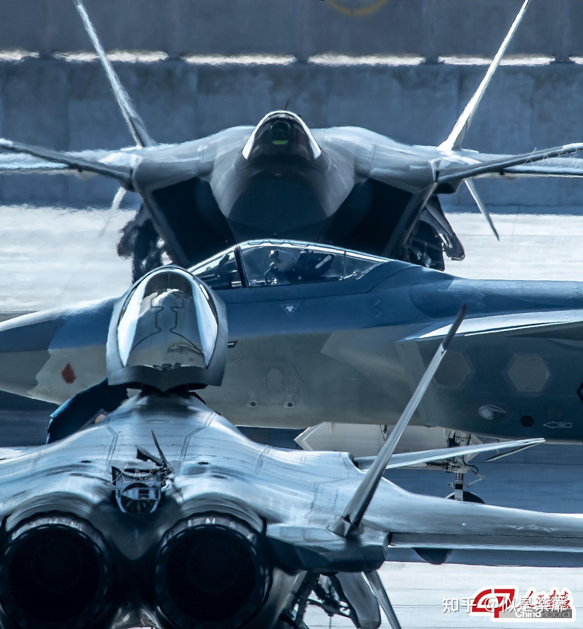 东部战区出动上百架多型战机赴台岛北部,西南,东南空域执行任务,有