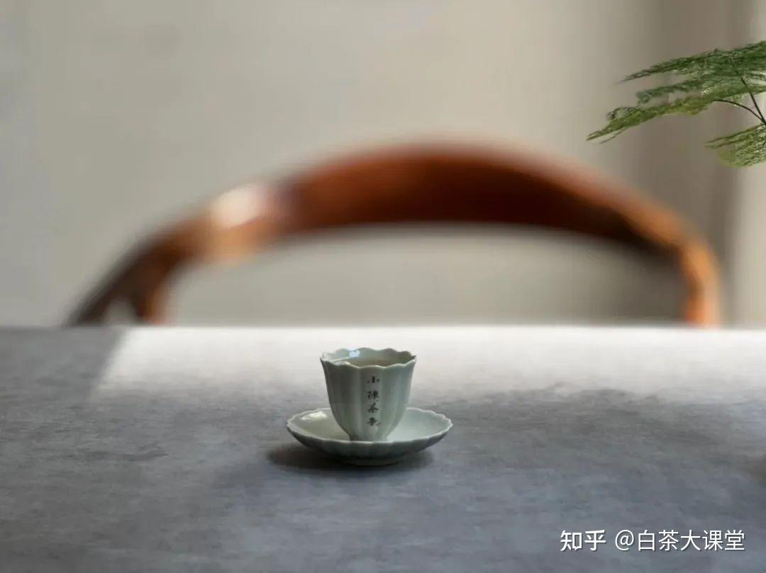 叩手礼、倒茶礼、递茶礼，聊聊春节饮茶的3点礼节“规矩” - 知乎