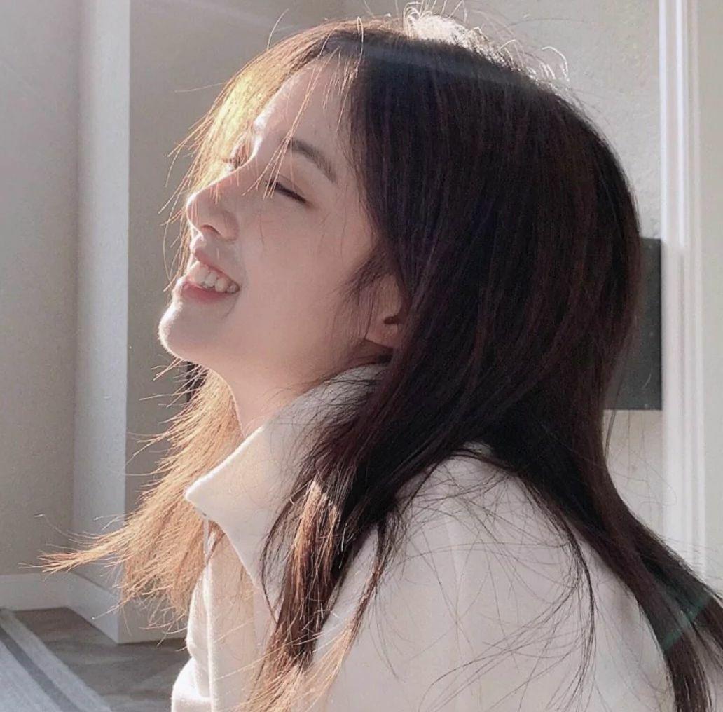 有没有那种笑的很开心的女生头像