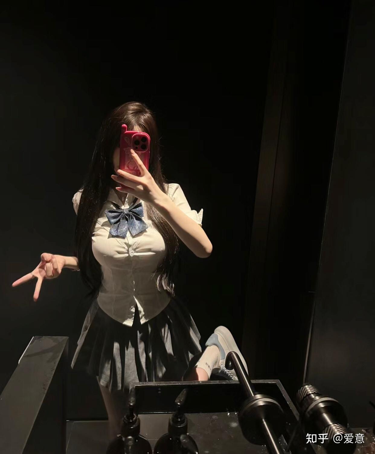 黑色的jk制服适合搭配哪些长筒袜