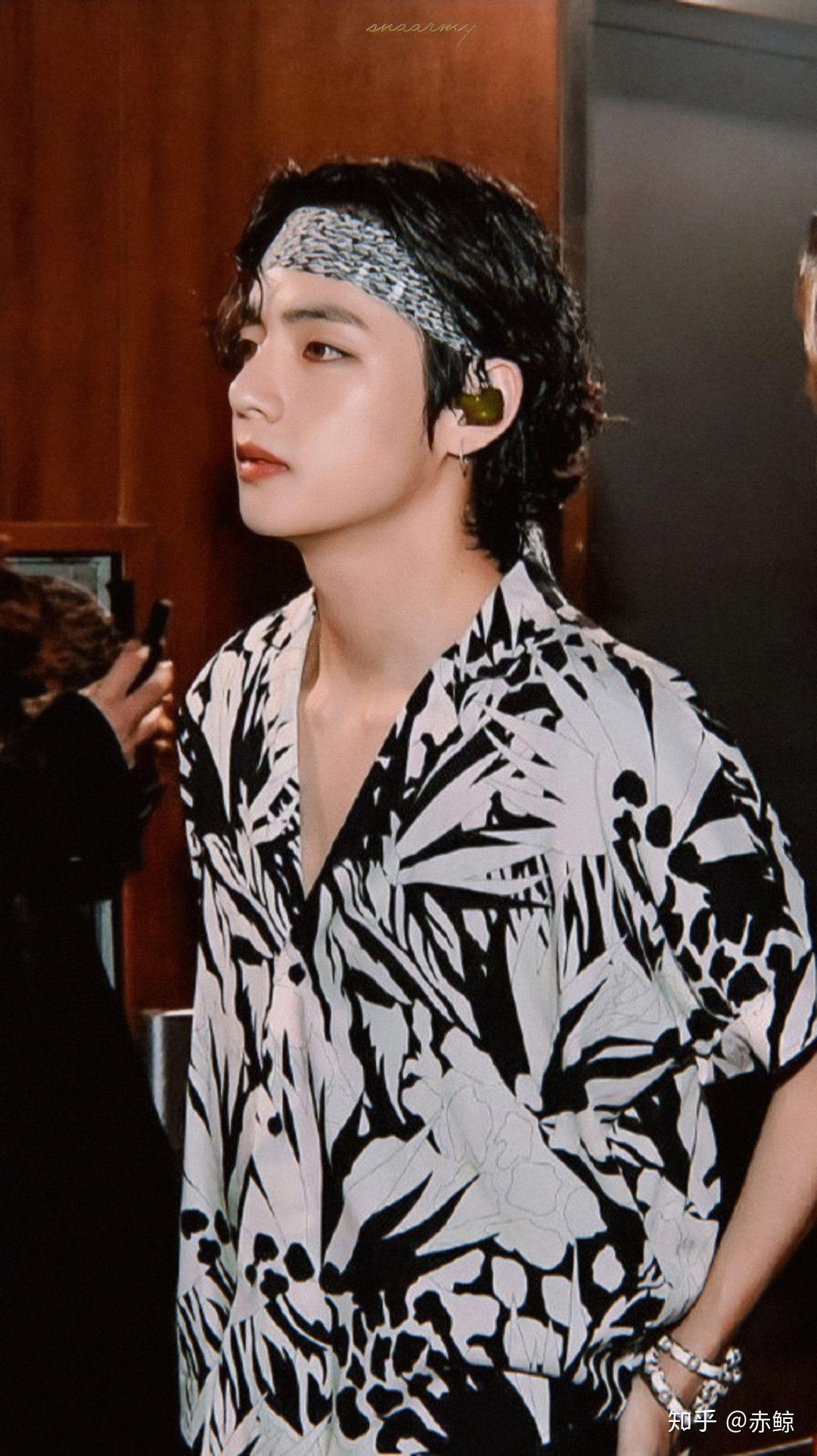 如何评价金泰亨2020年格莱美的造型