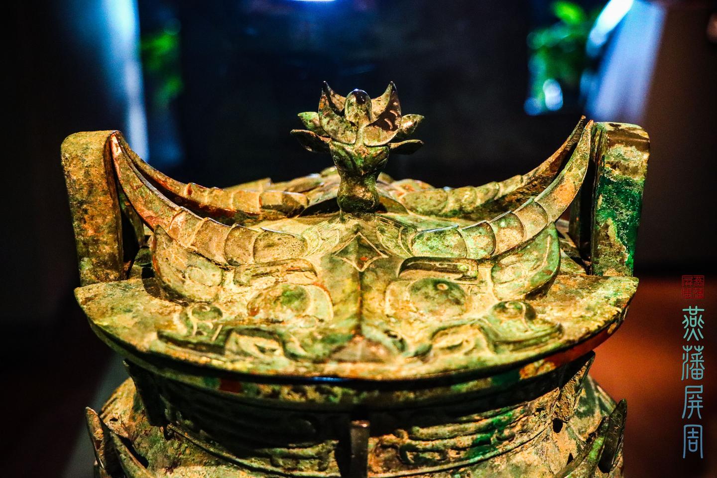 周君吉造 款 点同 古錫製 壽字文 銅覆輪 六角式 三足 建水 唐物 煎茶