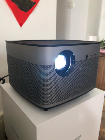 坚果投影仪型号 v2-27d4e9a64c6503adaf55cafb5b807624_b.jpg