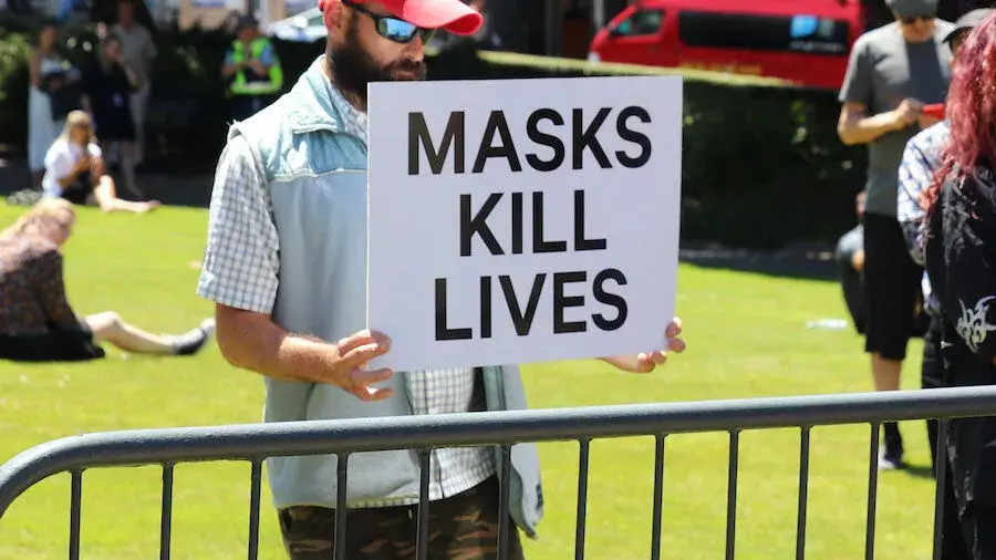 如何看待美国反口罩运动领导者患新冠去世,仅30岁,这是一种讽刺还是