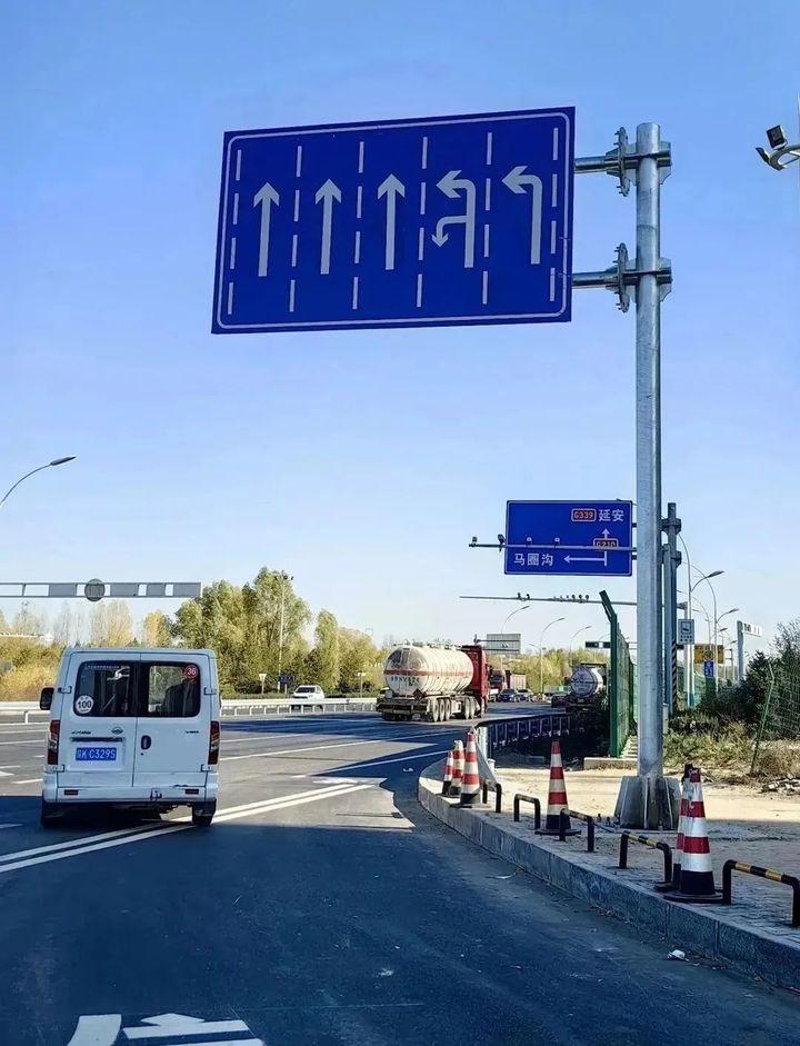 注意g210国道榆林城区过境线一路口左转右置千万不要走错了