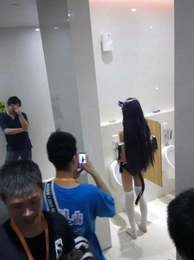 学生做完变性手术男变女可以去女浴室洗澡吗