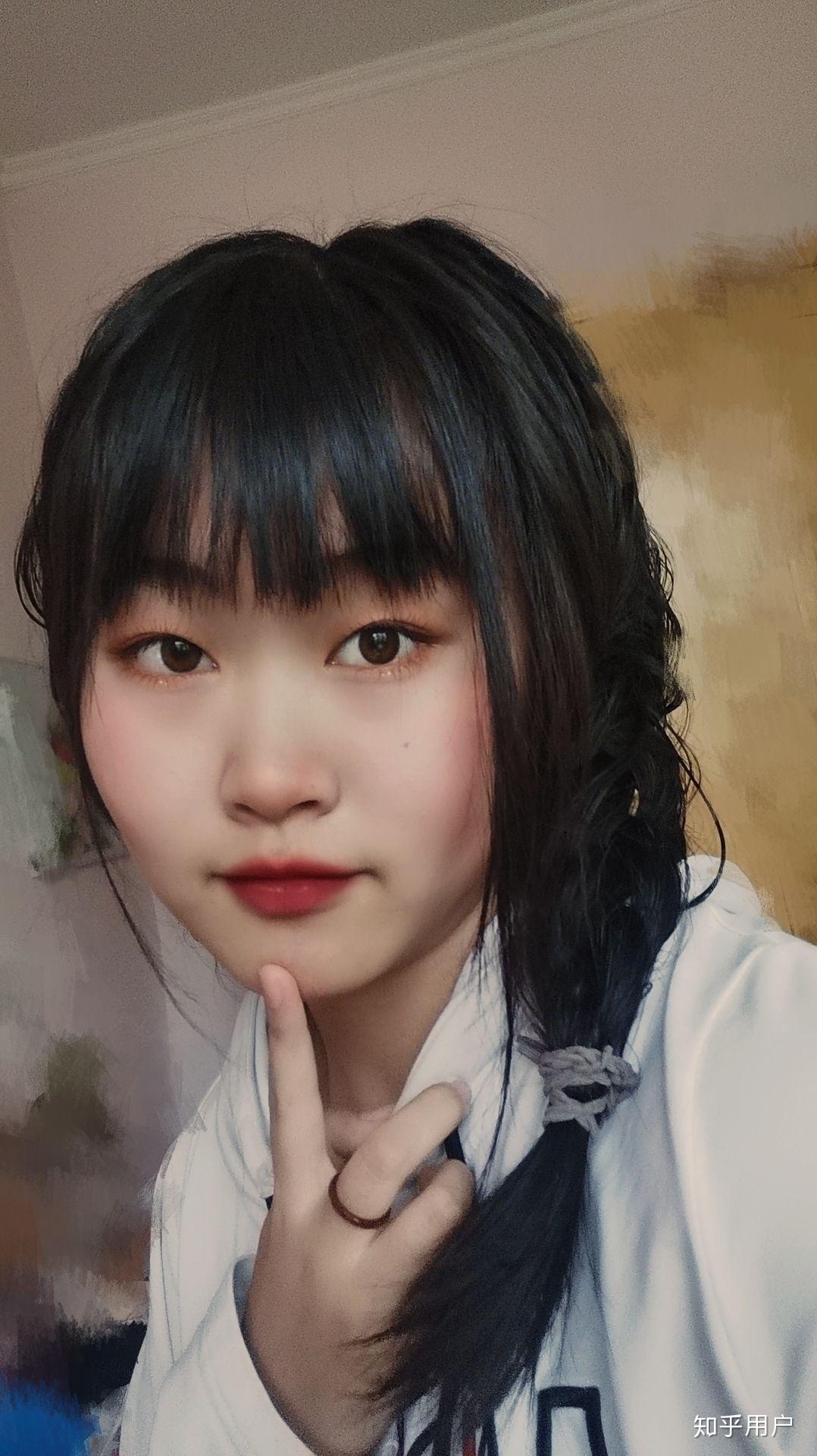 鼻梁塌的女生真的很丑吗?