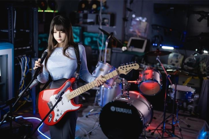 抱走莫子最新图集图片，吉他妹妹图一览-美学艺术库