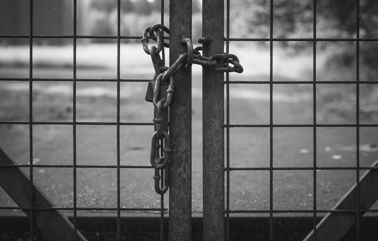 3. 铁丝撬锁步骤