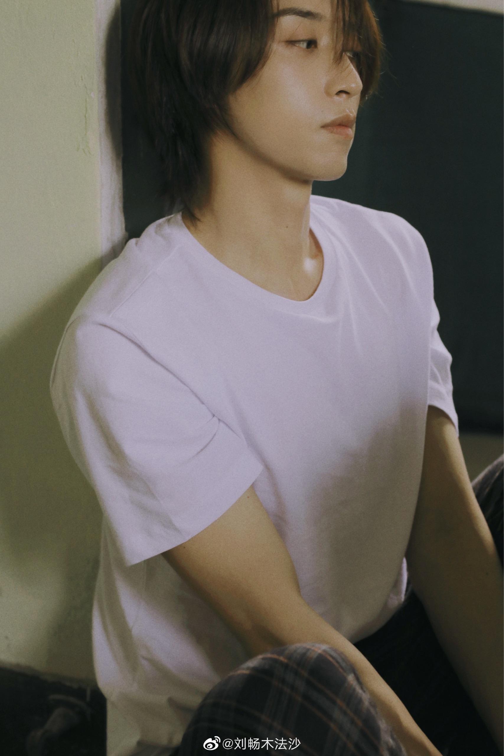 见过很多男的留长发怎么刘畅重启里的刘丧真像个女孩是因为面部线条