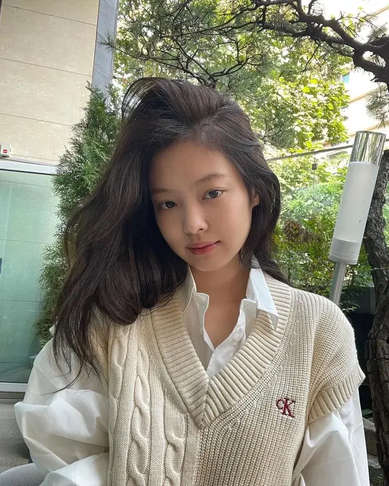 Jennie登巨幅CK广告牌，人间香奈儿变纯欲天花板？ - 知乎
