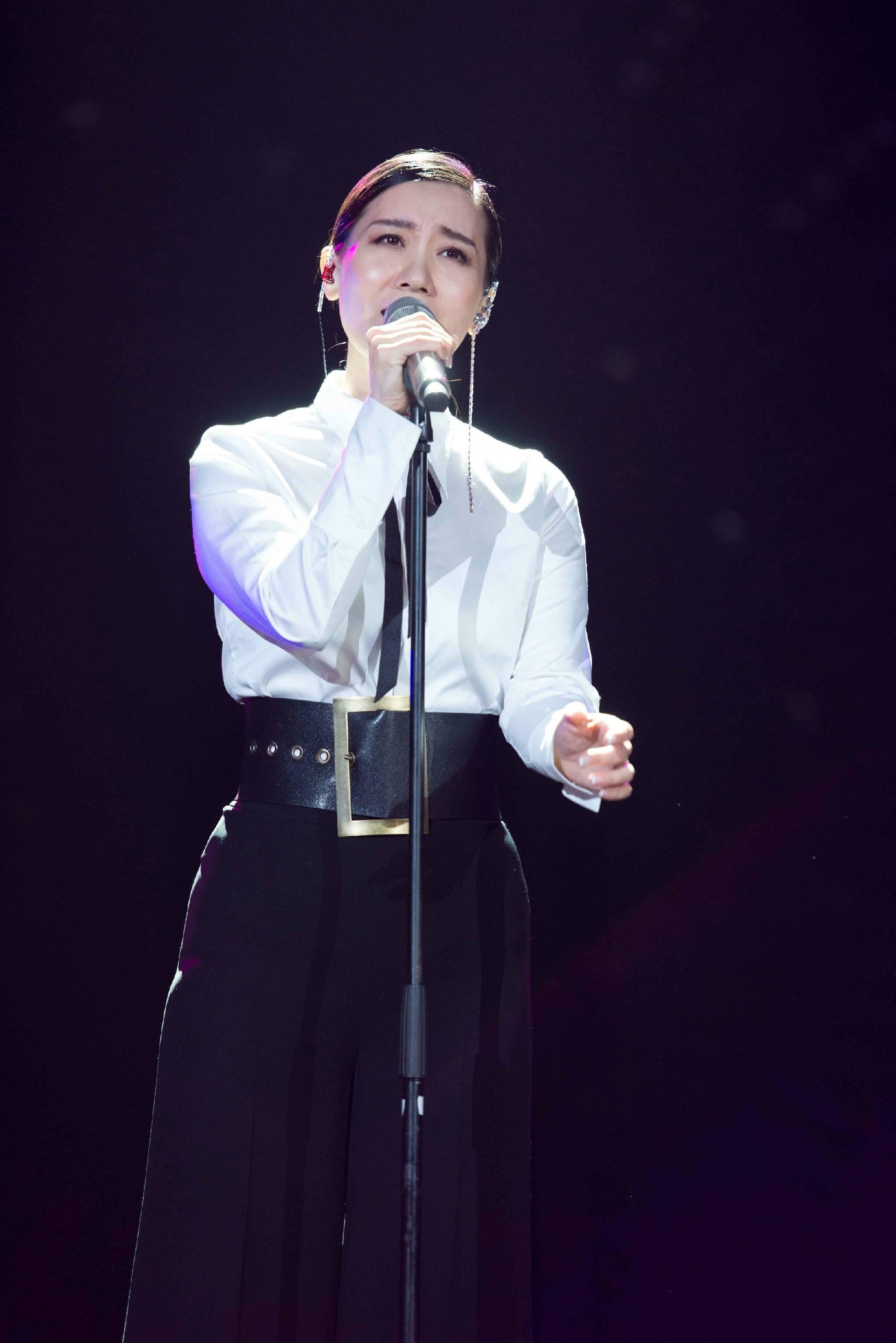 如何评价谭晶的长相