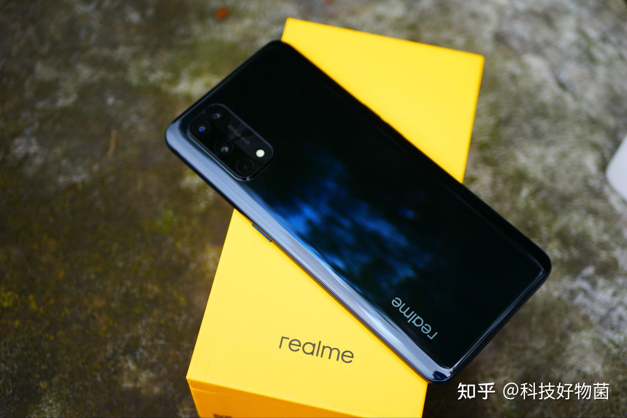 在oppo大旗之下,真我手机品牌扮演的就是深度普及和惠及广大消费者的