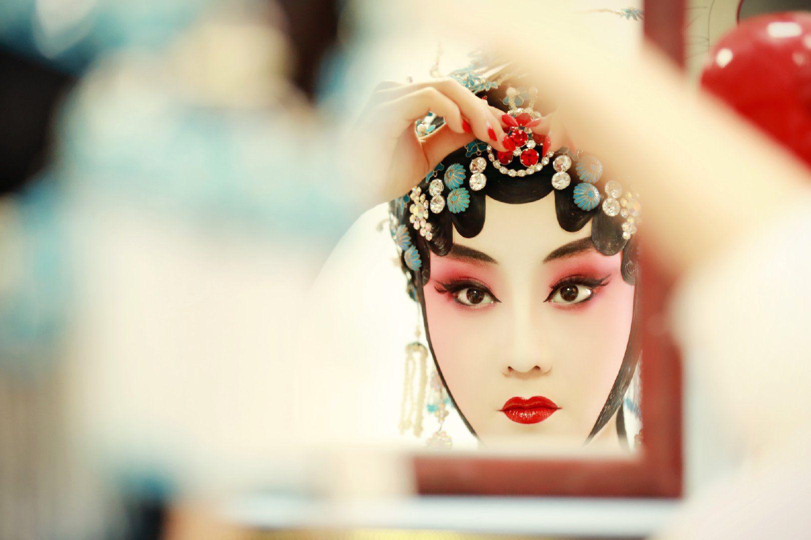 可以分享一些京剧画妆的图吗? - 知乎