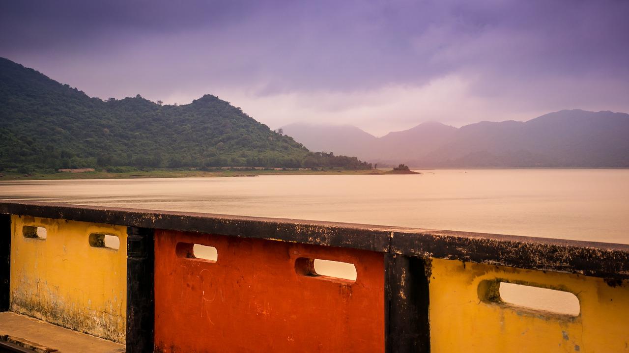 3. 黄紫撞色设计