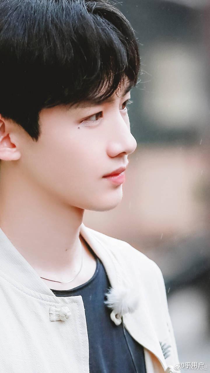 感觉小白(白敬亭)的长相是什么样的? - 知乎