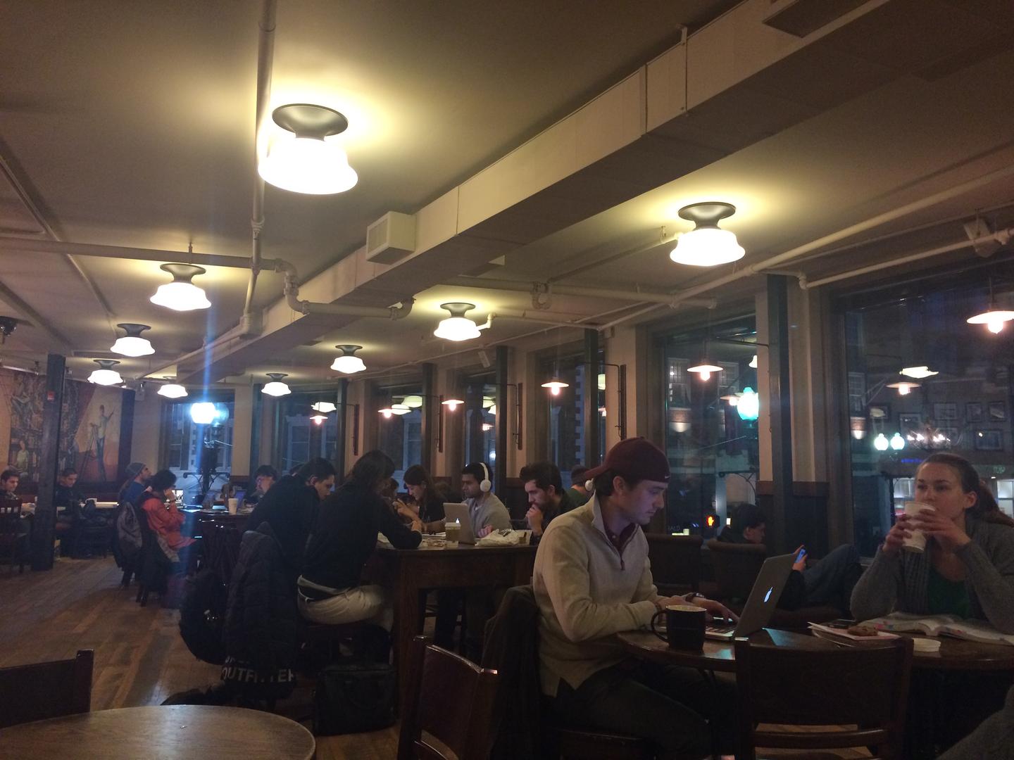 哈佛图书馆的凌晨四点是否真的因为勤奋的哈佛学子灯火通明？ - 知乎