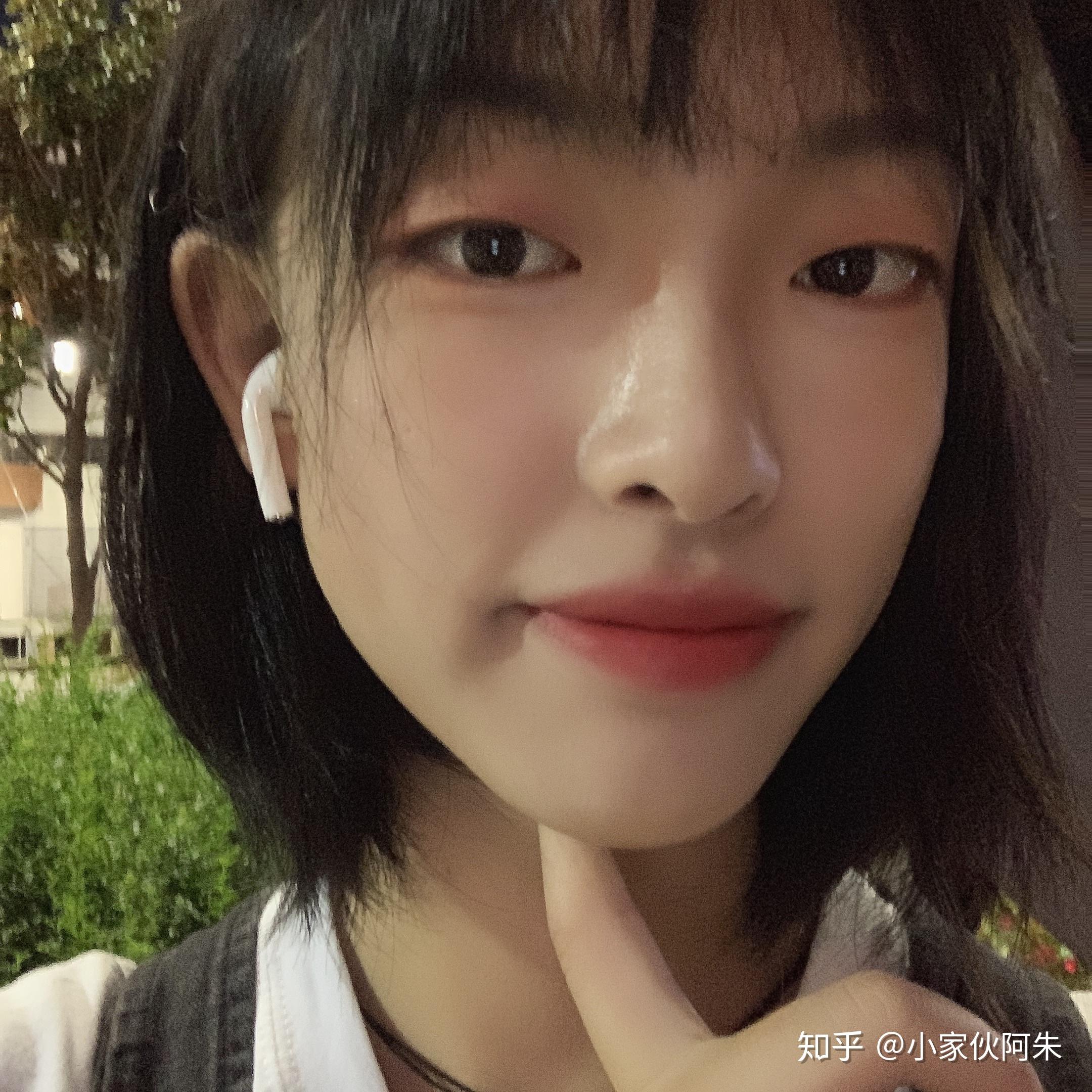 单眼皮小眼睛戴眼镜的女生剪短发是种什么体验