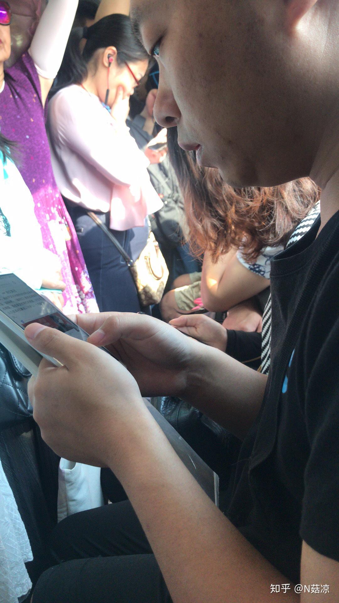 北京地铁上你见过最最流氓的抢坐是哪样的