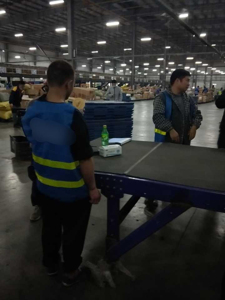 想趁着暑假时间做临时工问一下做快递分拣员累吗需要注意什么