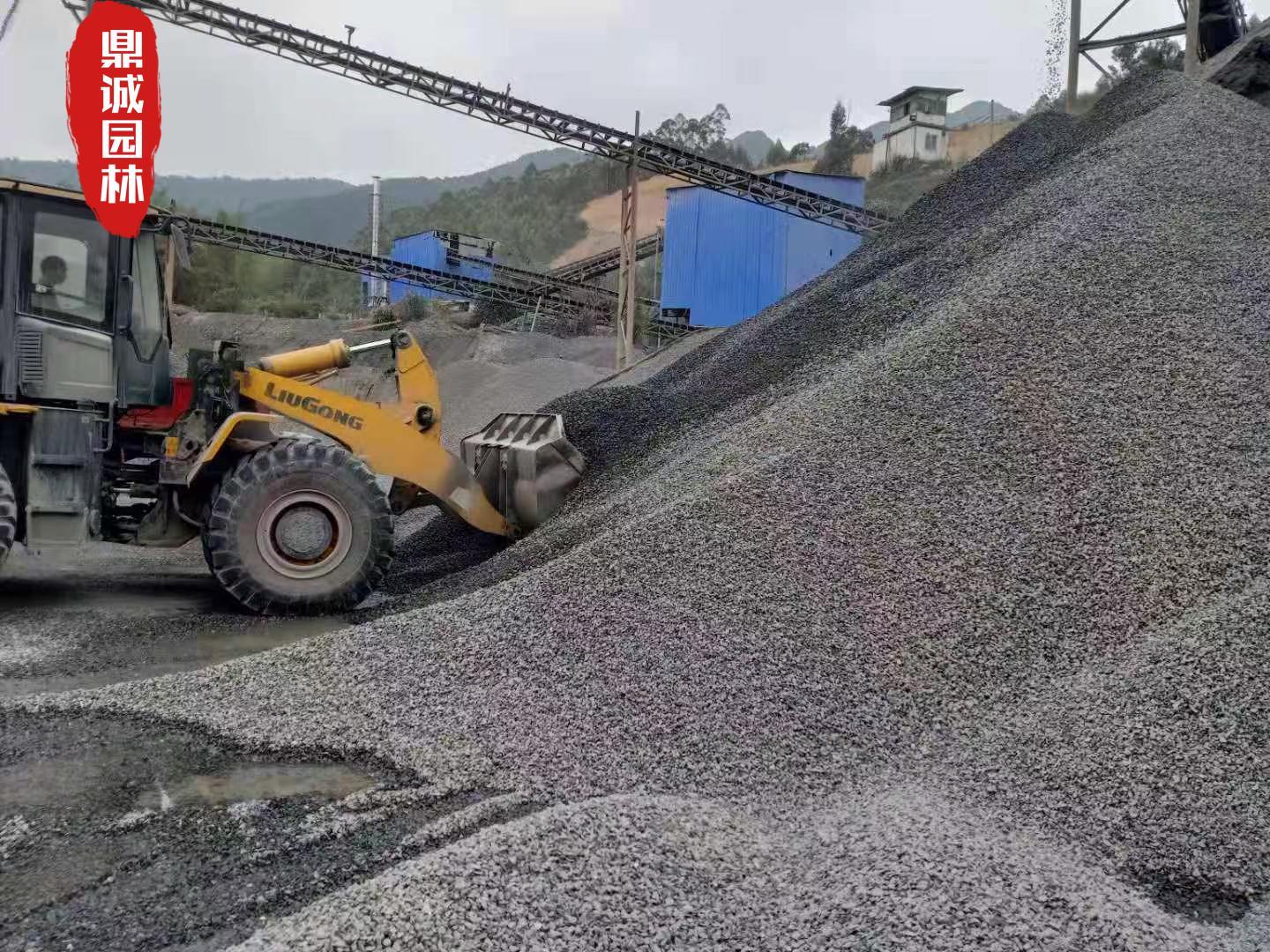 黑色砾石铺设静雅小院,简简单单的便好 - 知乎
