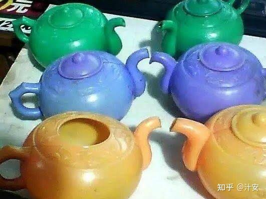 谁小时候吃过一种冰淇淋,是个小茶壶模样,打开小盖子,里面装的冰淇淋?